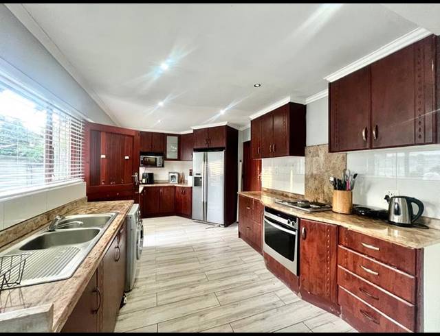 4 BEDROOM HOUSE FOR SALE IN PELHAM